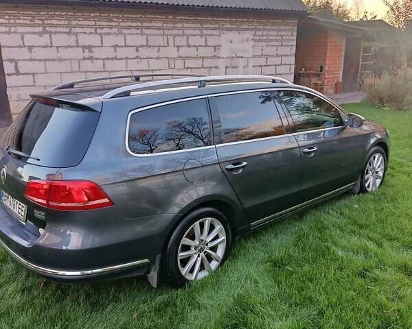 Серый Фольксваген Пассат, объемом двигателя 1.97 л и пробегом 290 тыс. км за 12000 $, фото 11 на Automoto.ua