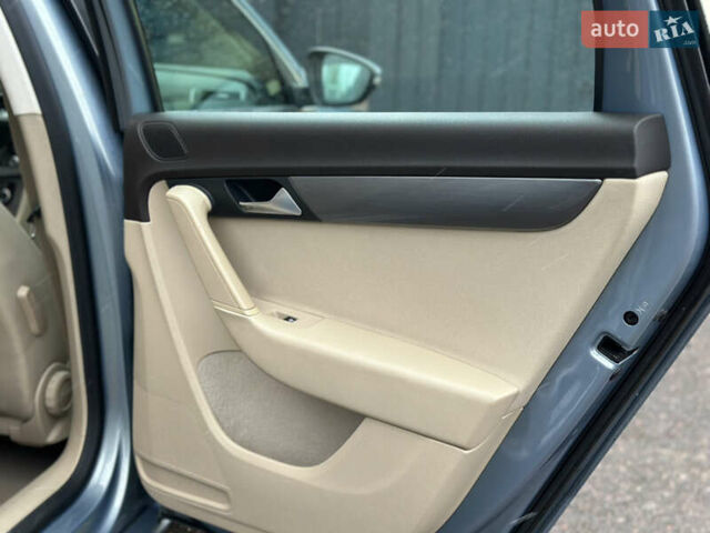 Серый Фольксваген Пассат, объемом двигателя 1.97 л и пробегом 271 тыс. км за 10550 $, фото 63 на Automoto.ua