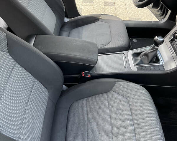 Серый Фольксваген Пассат, объемом двигателя 2 л и пробегом 282 тыс. км за 10500 $, фото 7 на Automoto.ua