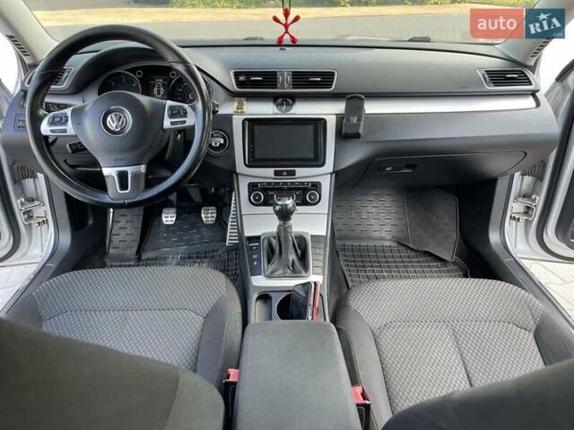 Серый Фольксваген Пассат, объемом двигателя 1.6 л и пробегом 255 тыс. км за 7900 $, фото 7 на Automoto.ua