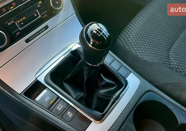 Серый Фольксваген Пассат, объемом двигателя 1.6 л и пробегом 370 тыс. км за 8500 $, фото 12 на Automoto.ua