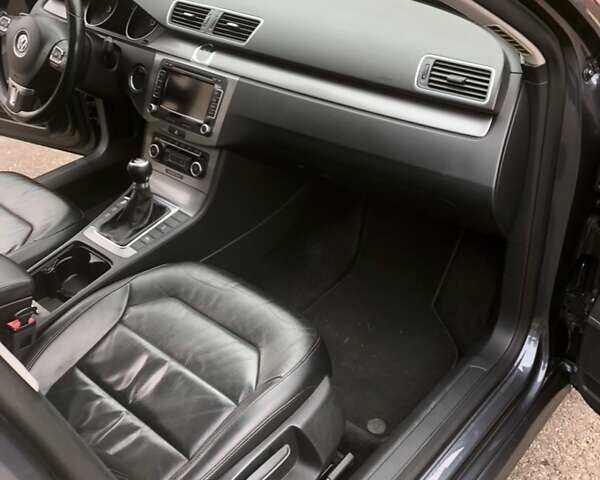 Серый Фольксваген Пассат, объемом двигателя 1.6 л и пробегом 275 тыс. км за 9100 $, фото 9 на Automoto.ua