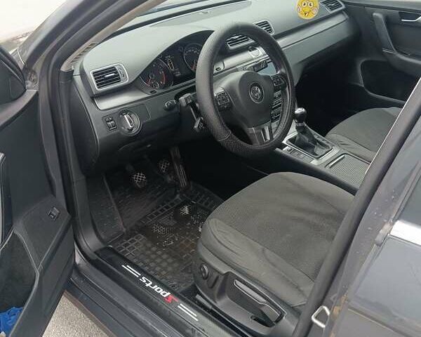 Серый Фольксваген Пассат, объемом двигателя 1.97 л и пробегом 250 тыс. км за 9200 $, фото 22 на Automoto.ua