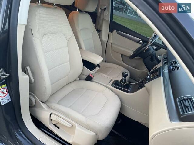 Серый Фольксваген Пассат, объемом двигателя 1.6 л и пробегом 292 тыс. км за 8299 $, фото 25 на Automoto.ua