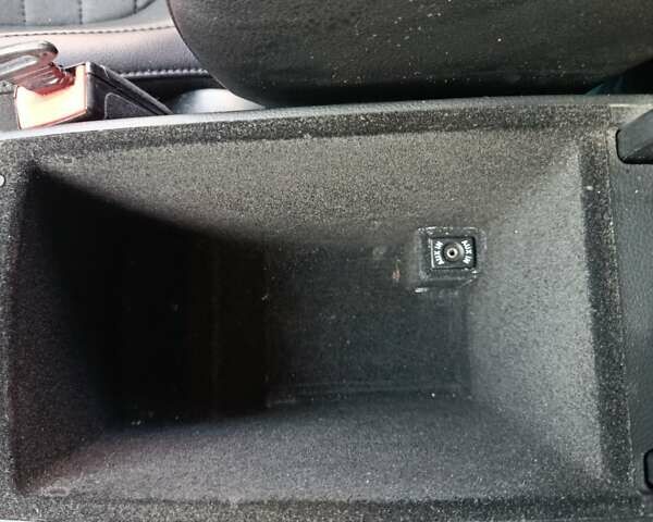 Серый Фольксваген Пассат, объемом двигателя 1.97 л и пробегом 290 тыс. км за 12000 $, фото 16 на Automoto.ua