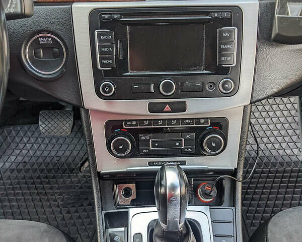 Серый Фольксваген Пассат, объемом двигателя 1.97 л и пробегом 280 тыс. км за 9500 $, фото 9 на Automoto.ua