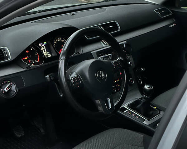 Серый Фольксваген Пассат, объемом двигателя 1.6 л и пробегом 280 тыс. км за 7500 $, фото 10 на Automoto.ua