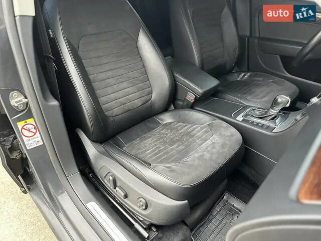 Серый Фольксваген Пассат, объемом двигателя 2 л и пробегом 363 тыс. км за 11000 $, фото 27 на Automoto.ua