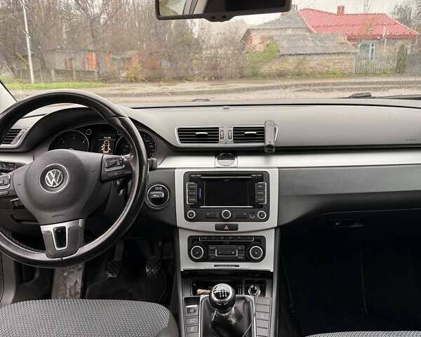 Серый Фольксваген Пассат, объемом двигателя 1.6 л и пробегом 493 тыс. км за 7999 $, фото 33 на Automoto.ua