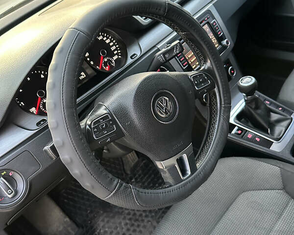 Серый Фольксваген Пассат, объемом двигателя 1.6 л и пробегом 276 тыс. км за 7000 $, фото 14 на Automoto.ua