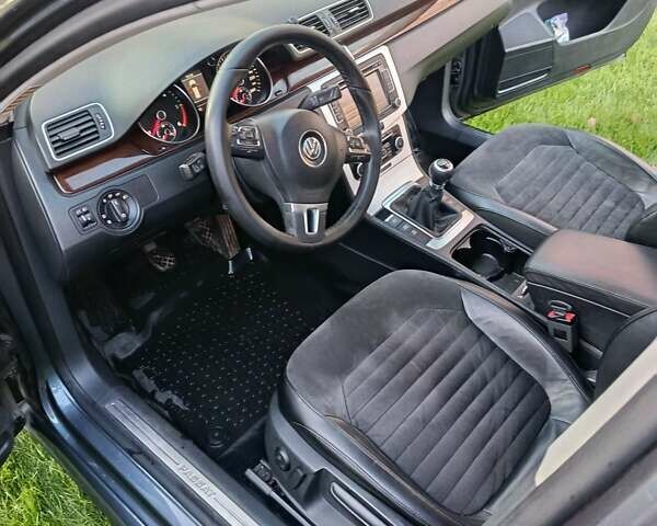 Серый Фольксваген Пассат, объемом двигателя 1.97 л и пробегом 290 тыс. км за 12000 $, фото 26 на Automoto.ua