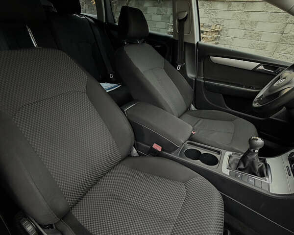 Серый Фольксваген Пассат, объемом двигателя 1.97 л и пробегом 299 тыс. км за 8700 $, фото 11 на Automoto.ua