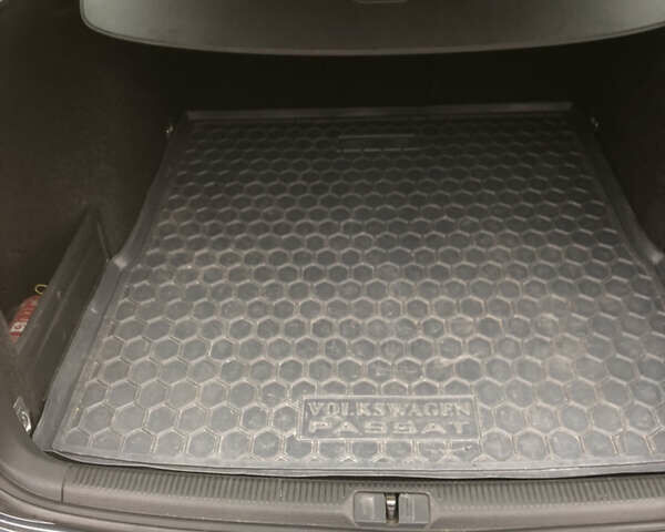 Серый Фольксваген Пассат, объемом двигателя 1.6 л и пробегом 275 тыс. км за 9100 $, фото 11 на Automoto.ua