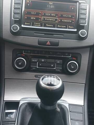 Сірий Фольксваген Пассат, об'ємом двигуна 2 л та пробігом 310 тис. км за 10000 $, фото 6 на Automoto.ua