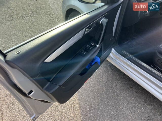 Серый Фольксваген Пассат, объемом двигателя 2 л и пробегом 319 тыс. км за 8200 $, фото 18 на Automoto.ua