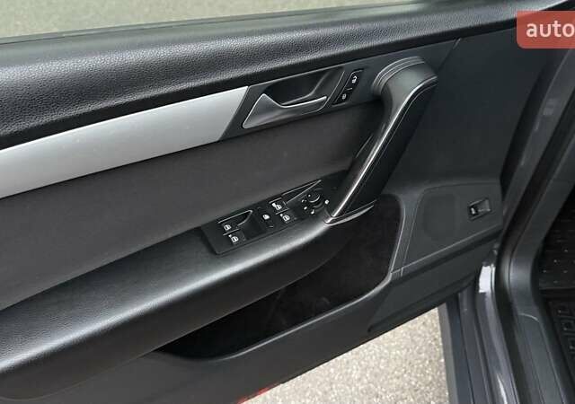 Сірий Фольксваген Пассат, об'ємом двигуна 1.6 л та пробігом 260 тис. км за 9250 $, фото 12 на Automoto.ua