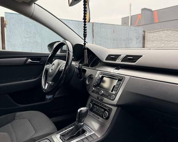 Серый Фольксваген Пассат, объемом двигателя 1.97 л и пробегом 288 тыс. км за 10000 $, фото 12 на Automoto.ua