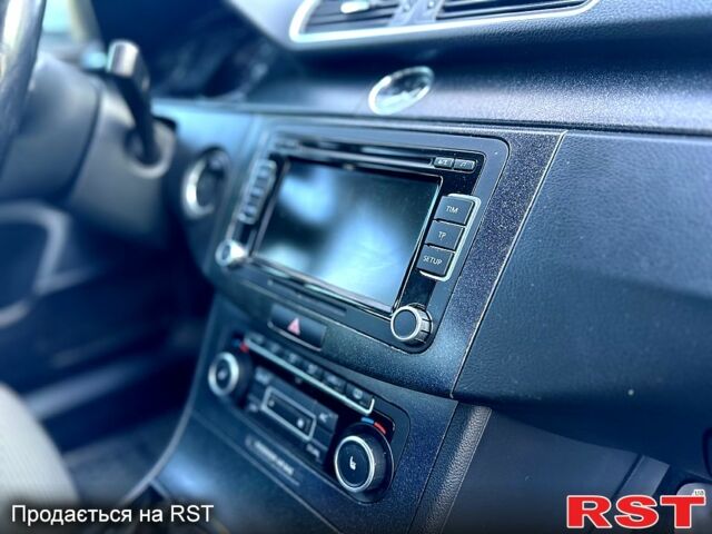 Серый Фольксваген Пассат, объемом двигателя 2 л и пробегом 227 тыс. км за 12000 $, фото 6 на Automoto.ua