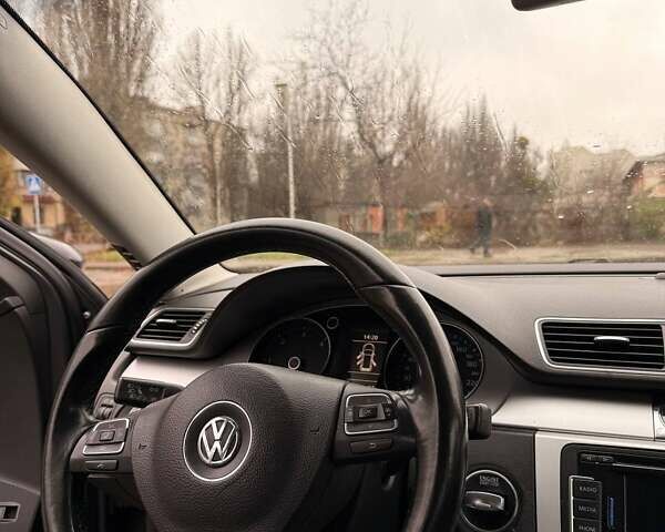 Серый Фольксваген Пассат, объемом двигателя 1.6 л и пробегом 493 тыс. км за 7999 $, фото 35 на Automoto.ua