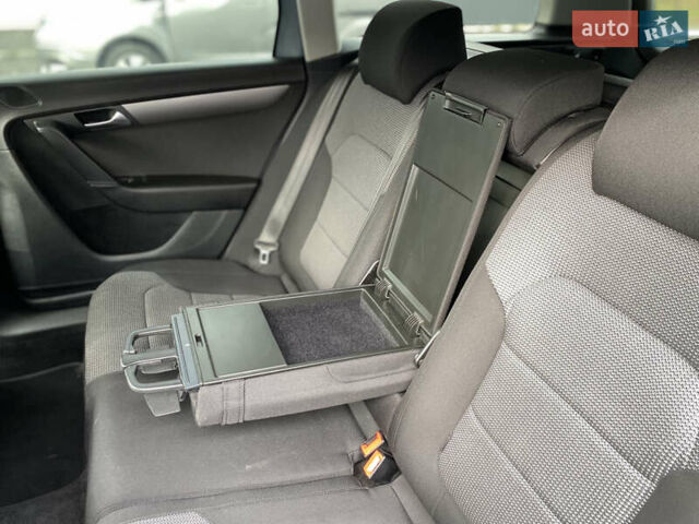 Серый Фольксваген Пассат, объемом двигателя 1.6 л и пробегом 285 тыс. км за 8200 $, фото 60 на Automoto.ua