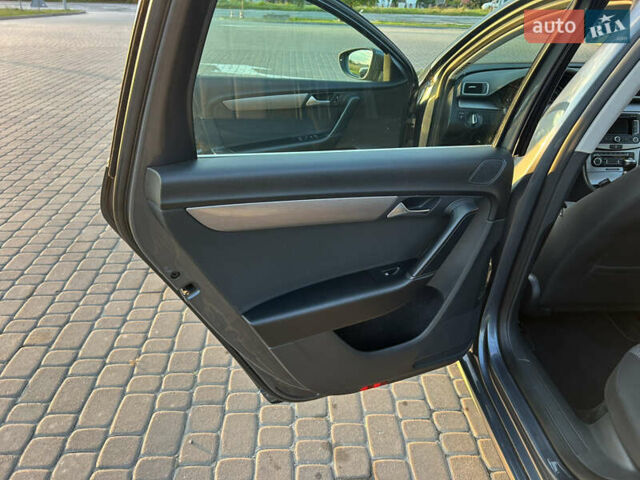 Сірий Фольксваген Пассат, об'ємом двигуна 1.6 л та пробігом 279 тис. км за 8900 $, фото 8 на Automoto.ua