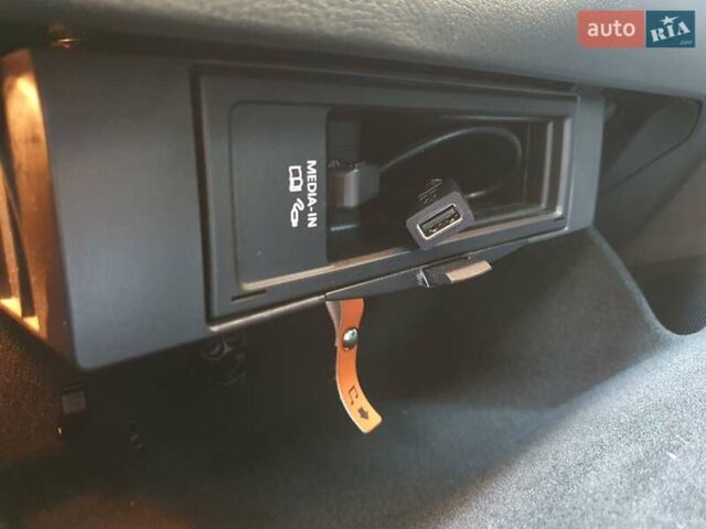 Серый Фольксваген Пассат, объемом двигателя 2 л и пробегом 243 тыс. км за 12800 $, фото 29 на Automoto.ua