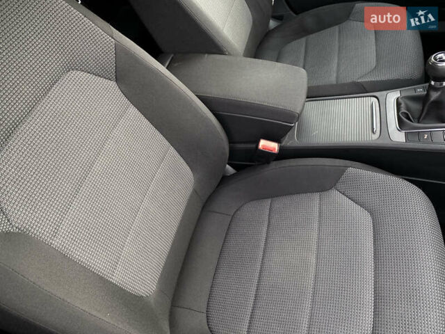 Серый Фольксваген Пассат, объемом двигателя 1.6 л и пробегом 285 тыс. км за 8200 $, фото 58 на Automoto.ua