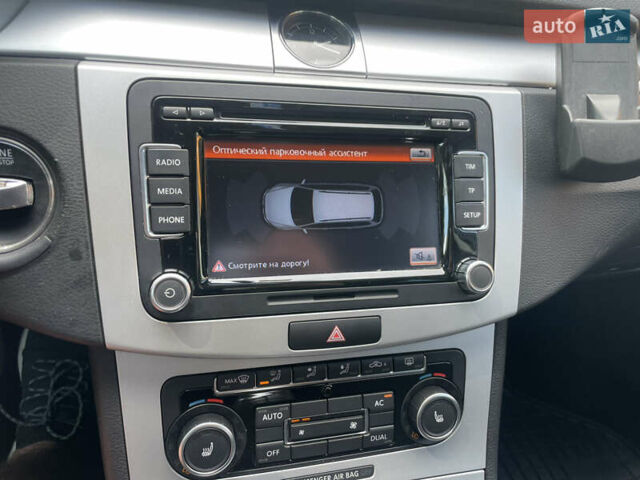 Фольксваген Пассат 2011 в Ивано-Франковске на Automoto.ua Серый Фольксваген Пассат, объемом двигателя 1.97 л и пробегом 262 тыс. км за 8450 $, фото 46 на Automoto.ua