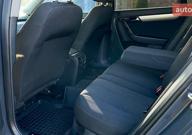 Серый Фольксваген Пассат, объемом двигателя 1.6 л и пробегом 370 тыс. км за 8500 $, фото 18 на Automoto.ua