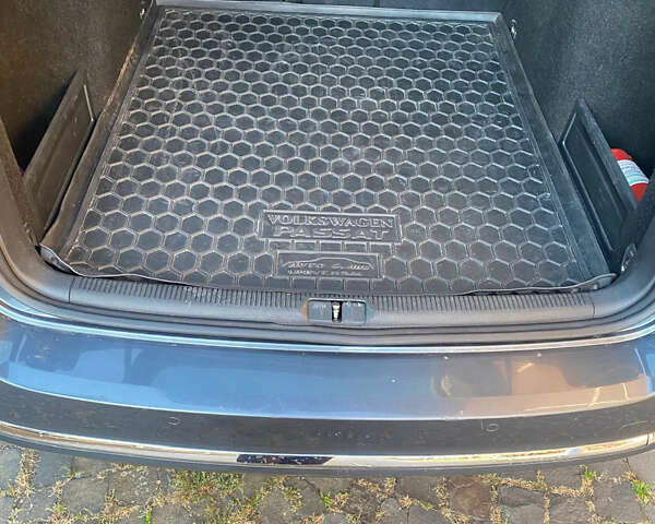 Серый Фольксваген Пассат, объемом двигателя 1.6 л и пробегом 262 тыс. км за 9200 $, фото 12 на Automoto.ua