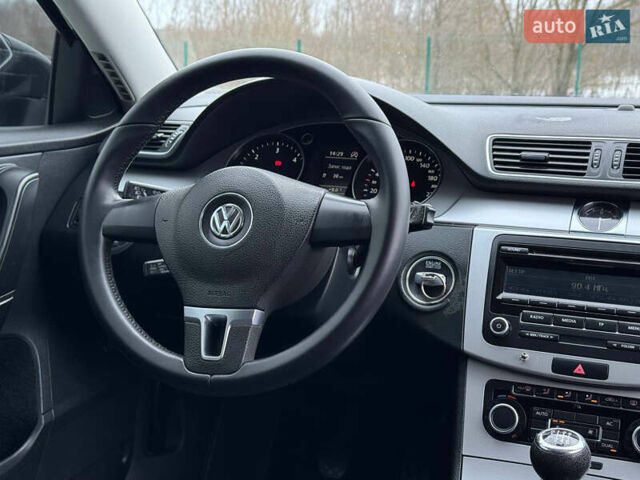 Серый Фольксваген Пассат, объемом двигателя 1.6 л и пробегом 250 тыс. км за 8999 $, фото 42 на Automoto.ua