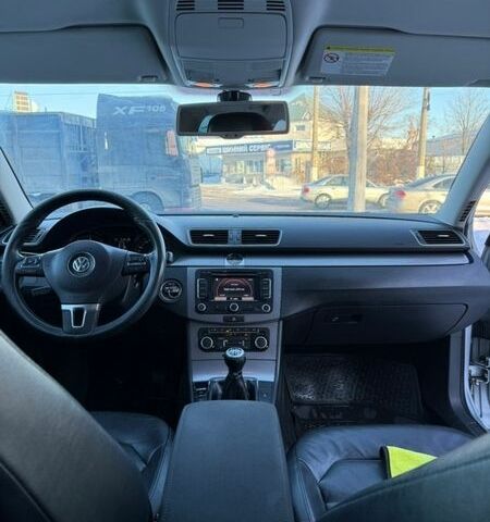 Серый Фольксваген Пассат, объемом двигателя 1.6 л и пробегом 243 тыс. км за 8299 $, фото 5 на Automoto.ua