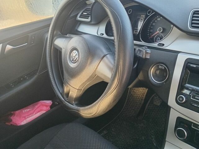 Серый Фольксваген Пассат, объемом двигателя 1.6 л и пробегом 200 тыс. км за 10000 $, фото 1 на Automoto.ua