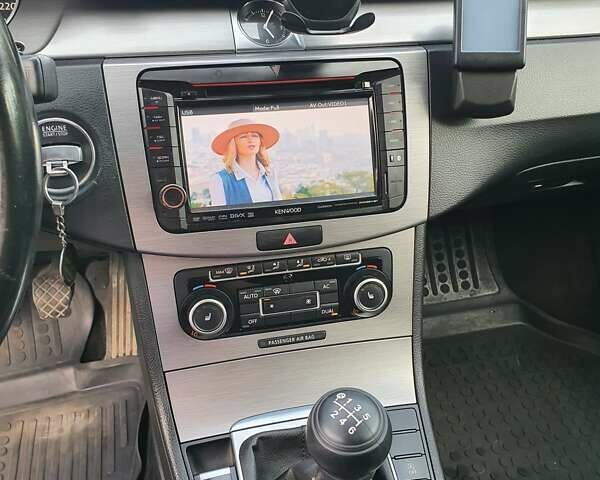 Серый Фольксваген Пассат, объемом двигателя 1.6 л и пробегом 319 тыс. км за 8500 $, фото 14 на Automoto.ua