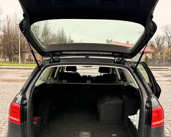 Серый Фольксваген Пассат, объемом двигателя 1.6 л и пробегом 493 тыс. км за 7999 $, фото 23 на Automoto.ua