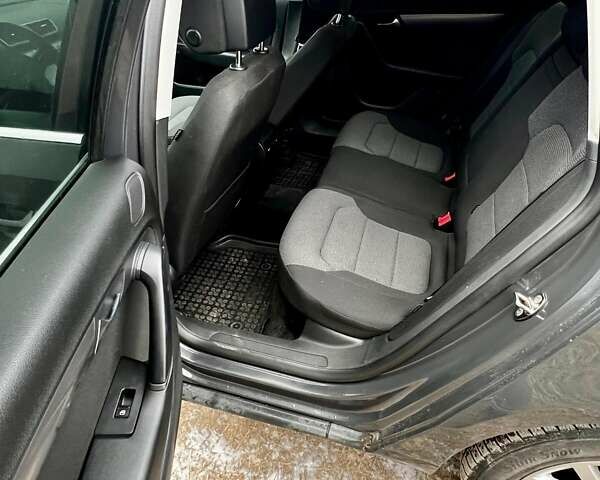 Серый Фольксваген Пассат, объемом двигателя 1.6 л и пробегом 320 тыс. км за 8300 $, фото 16 на Automoto.ua