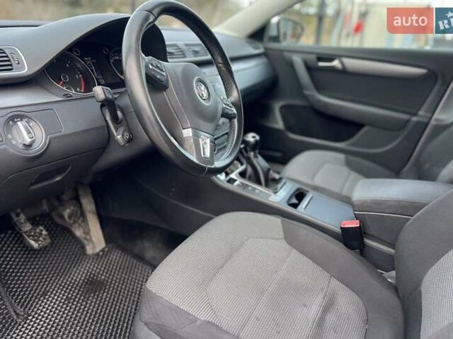 Серый Фольксваген Пассат, объемом двигателя 1.97 л и пробегом 287 тыс. км за 10300 $, фото 14 на Automoto.ua