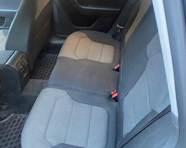 Серый Фольксваген Пассат, объемом двигателя 1.6 л и пробегом 262 тыс. км за 9200 $, фото 10 на Automoto.ua