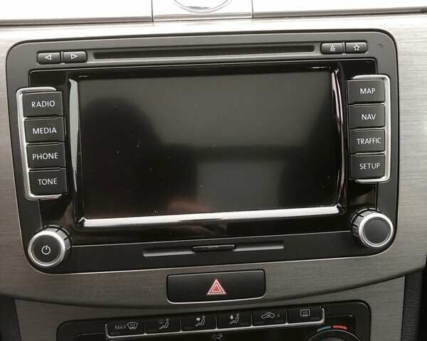 Серый Фольксваген Пассат, объемом двигателя 1.6 л и пробегом 275 тыс. км за 9100 $, фото 6 на Automoto.ua