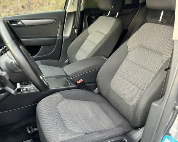 Серый Фольксваген Пассат, объемом двигателя 1.97 л и пробегом 337 тыс. км за 9900 $, фото 12 на Automoto.ua