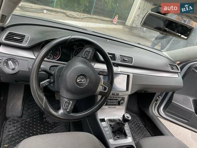 Серый Фольксваген Пассат, объемом двигателя 1.6 л и пробегом 284 тыс. км за 8600 $, фото 2 на Automoto.ua