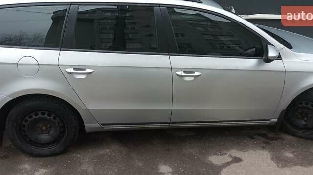 Серый Фольксваген Пассат, объемом двигателя 1.6 л и пробегом 207 тыс. км за 8500 $, фото 1 на Automoto.ua