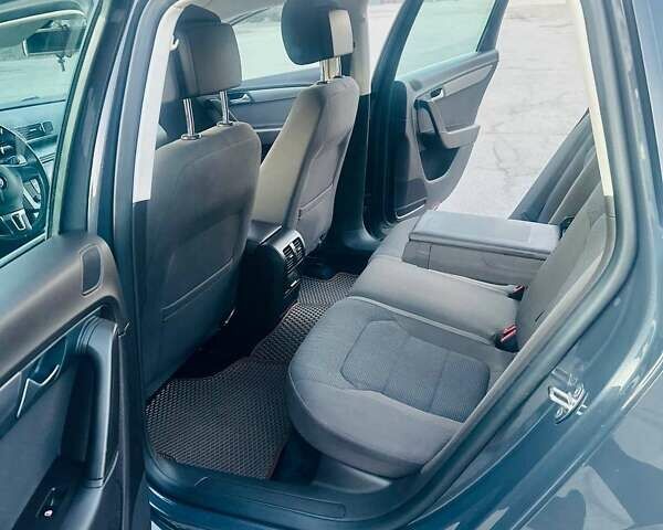 Серый Фольксваген Пассат, объемом двигателя 1.6 л и пробегом 332 тыс. км за 10500 $, фото 12 на Automoto.ua