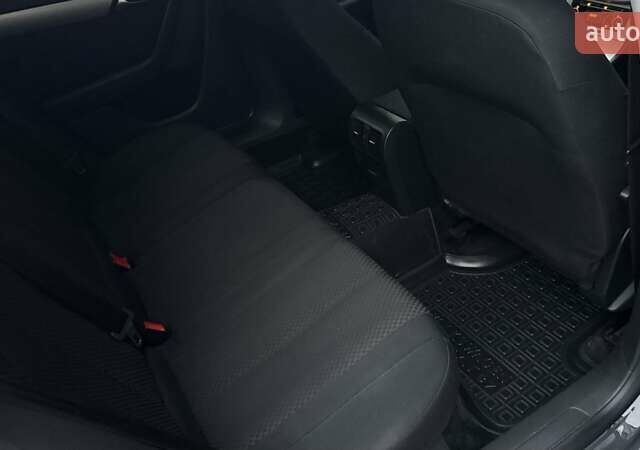 Сірий Фольксваген Пассат, об'ємом двигуна 1.6 л та пробігом 260 тис. км за 9250 $, фото 25 на Automoto.ua