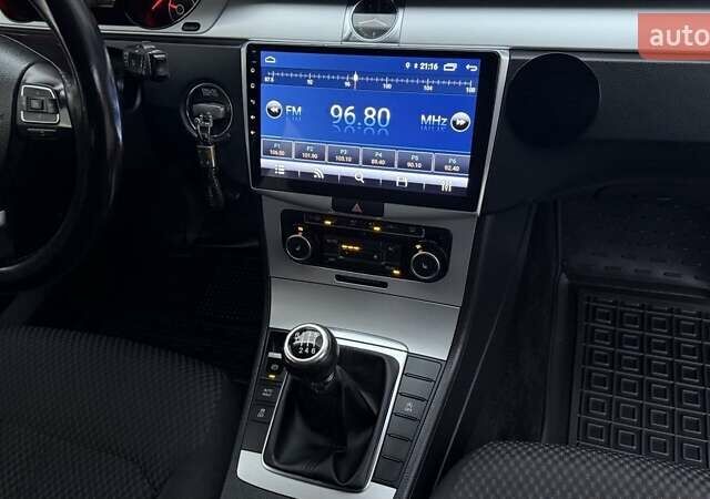 Сірий Фольксваген Пассат, об'ємом двигуна 1.6 л та пробігом 260 тис. км за 9250 $, фото 30 на Automoto.ua