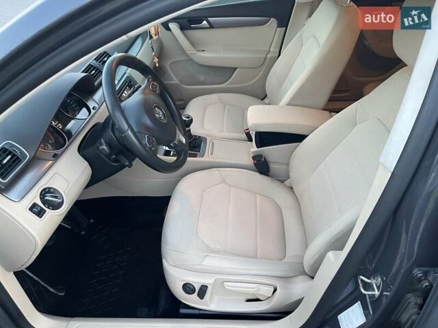 Серый Фольксваген Пассат, объемом двигателя 1.6 л и пробегом 292 тыс. км за 8299 $, фото 21 на Automoto.ua