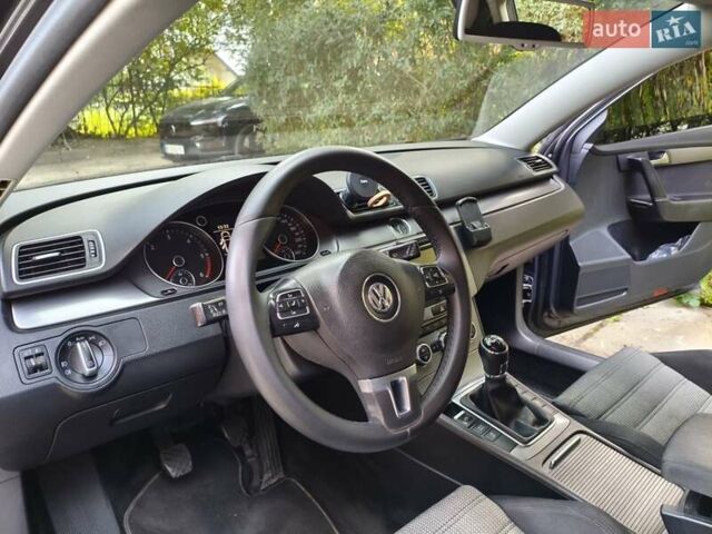 Серый Фольксваген Пассат, объемом двигателя 1.6 л и пробегом 335 тыс. км за 10250 $, фото 17 на Automoto.ua