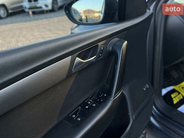 Сірий Фольксваген Пассат, об'ємом двигуна 1.6 л та пробігом 212 тис. км за 8700 $, фото 9 на Automoto.ua