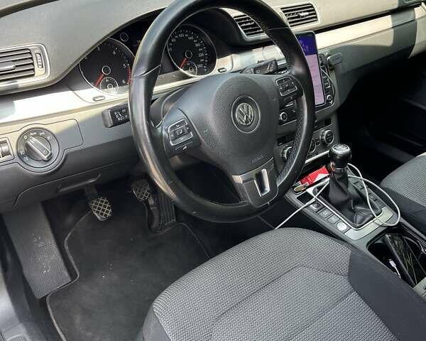 Серый Фольксваген Пассат, объемом двигателя 1.6 л и пробегом 272 тыс. км за 8500 $, фото 2 на Automoto.ua