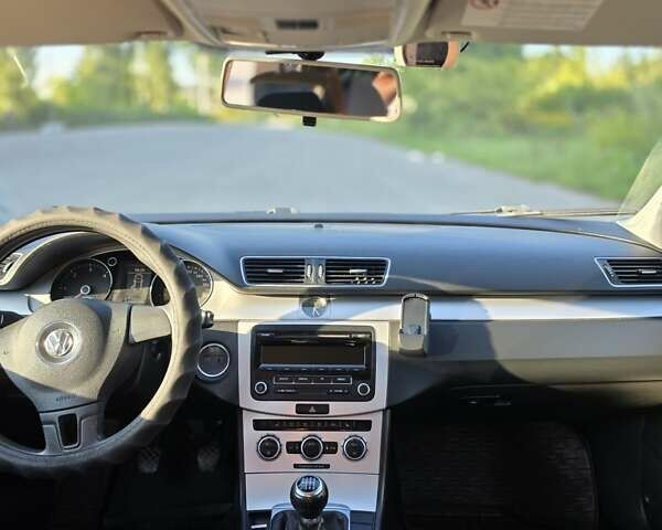 Сірий Фольксваген Пассат, об'ємом двигуна 1.6 л та пробігом 203 тис. км за 8200 $, фото 5 на Automoto.ua